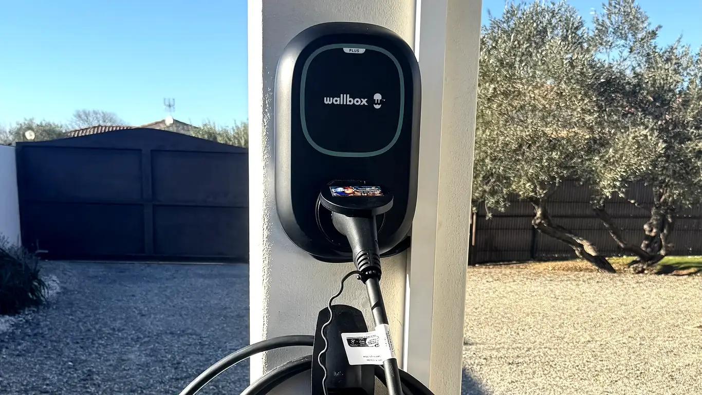 Installation d’une borne de recharge Wallbox pour véhicule électrique à Usclas-d’Hérault