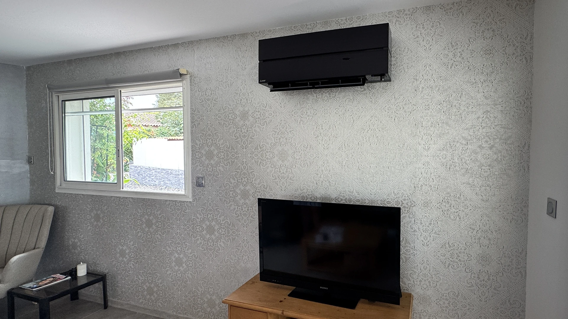 Installation climatisation Mitsubishi LN noir avec caméra thermique à Montagnac